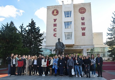 Ученици от Националната търговско-банкова гимназия посетиха Университета за национално и световно стопанство